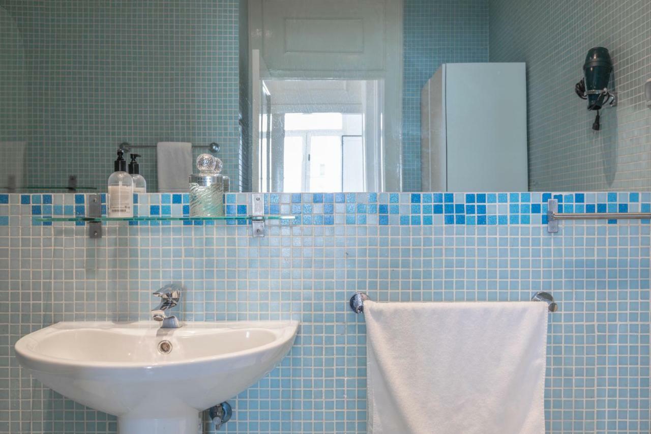 Fantastic Family Apartment In Estrela Lisbona Esterno foto